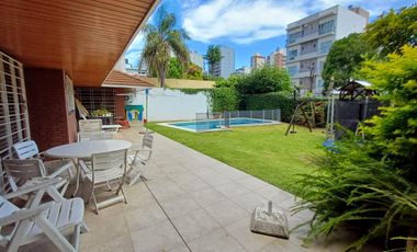 Casacasa 6 ambientes con pileta Brown 627 Quilmes Espectacular casa !!