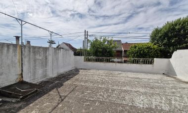 Venta Casa 4 ambientes con terraza en Villa Dominico