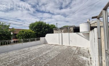 Venta Casa 4 ambientes con terraza en Villa Dominico