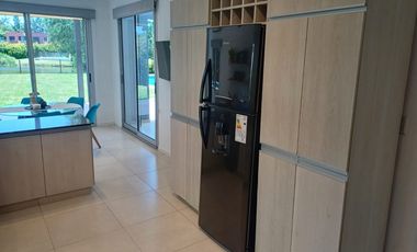 Casa a la laguna en venta en barrio La Comarca, Tigre.