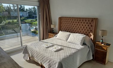 Casa a la laguna en venta en barrio La Comarca, Tigre.