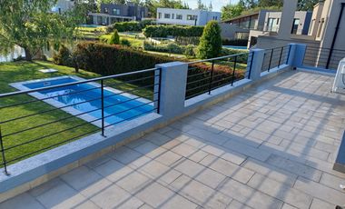 Casa a la laguna en venta en barrio La Comarca, Tigre.