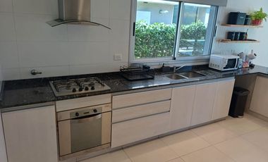 Casa a la laguna en venta en barrio La Comarca, Tigre.