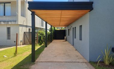 Casa a la laguna en venta en barrio La Comarca, Tigre.