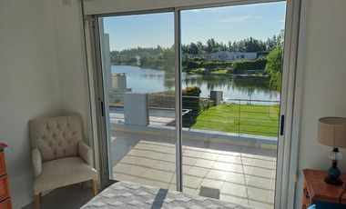 Casa a la laguna en venta en barrio La Comarca, Tigre.