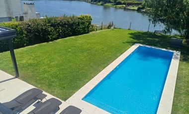 Casa a la laguna en venta en barrio La Comarca, Tigre.