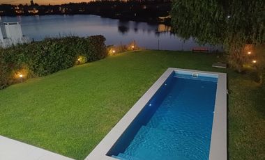 Casa a la laguna en venta en barrio La Comarca, Tigre.