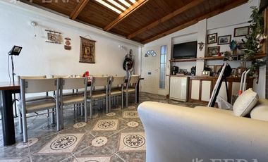 Venta casa multifamiliar con cochera y fondo en Wilde