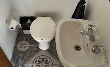 Venta casa multifamiliar con cochera y fondo en Wilde