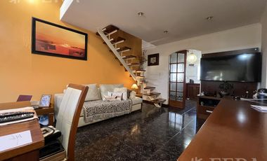 Venta casa multifamiliar con cochera y fondo en Wilde