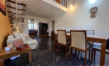 Venta casa multifamiliar con cochera y fondo en Wilde