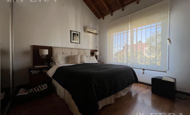 Venta casa multifamiliar con cochera y fondo en Wilde