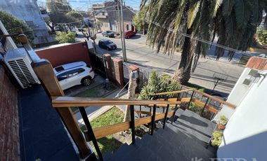 Venta casa multifamiliar con cochera y fondo en Wilde