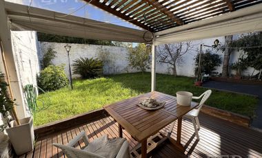 Venta casa multifamiliar con cochera y fondo en Wilde