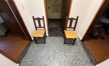 Venta casa multifamiliar con cochera y fondo en Wilde