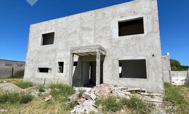 Venta Casa tres dormitorios a terminar - Piedras Blancas - Gral Fernández Oro