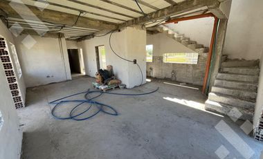 Venta Casa tres dormitorios a terminar - Piedras Blancas - Gral Fernández Oro