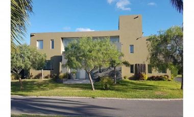 Casa en venta en el  barrio San Isidro Labrador, Villanueva, Tigre.