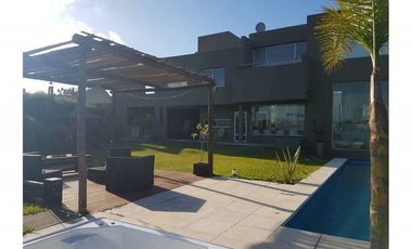 Casa en venta en el  barrio San Isidro Labrador, Villanueva, Tigre.