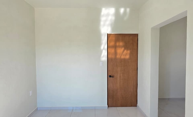 CASA EN VENTA, 2 PLANTAS, 3 RECÁMARAS, 3 BAÑOS, COCHERA PARA 2 AUTOS