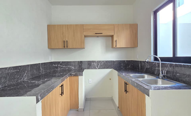 CASA EN VENTA, 2 PLANTAS, 3 RECÁMARAS, 3 BAÑOS, COCHERA PARA 2 AUTOS
