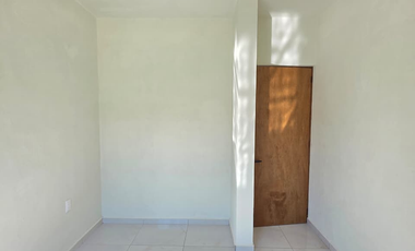 CASA EN VENTA, 2 PLANTAS, 3 RECÁMARAS, 3 BAÑOS, COCHERA PARA 2 AUTOS