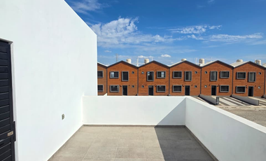 CASA EN VENTA, 2 PLANTAS, 2 RECÁMARAS, 2 BAÑOS, COCHERA PARA 2 AUTOS