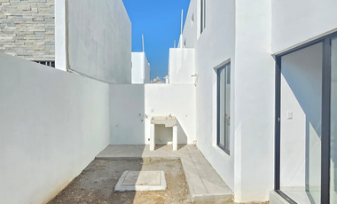 CASA EN VENTA, 2 PLANTAS, 2 RECÁMARAS, 2 BAÑOS, COCHERA PARA 2 AUTOS