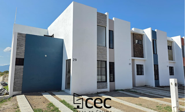 CASA EN VENTA, 2 PLANTAS, 2 RECÁMARAS, 2 BAÑOS, COCHERA PARA 2 AUTOS