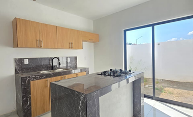 CASA EN VENTA, 2 PLANTAS, 2 RECÁMARAS, 2 BAÑOS, COCHERA PARA 2 AUTOS