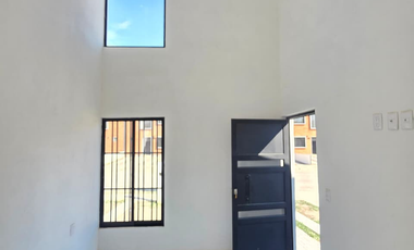 CASA EN VENTA, 2 PLANTAS, 2 RECÁMARAS, 2 BAÑOS, COCHERA PARA 2 AUTOS