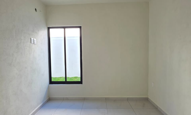 CASA EN VENTA, 2 PLANTAS, 3 RECÁMARAS, 3 BAÑOS COMPLETOS, COCHERA PARA 2 AUTOS