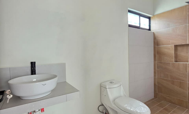 CASA EN VENTA, 2 PLANTAS, 3 RECÁMARAS, 3 BAÑOS COMPLETOS, COCHERA PARA 2 AUTOS