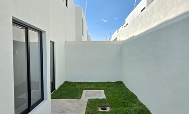 CASA EN VENTA, 2 PLANTAS, 3 RECÁMARAS, 3 BAÑOS COMPLETOS, COCHERA PARA 2 AUTOS