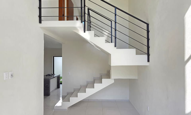 CASA EN VENTA, 2 PLANTAS, 3 RECÁMARAS, 3 BAÑOS COMPLETOS, COCHERA PARA 2 AUTOS