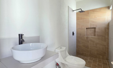 CASA EN VENTA, 2 PLANTAS, 3 RECÁMARAS, 3 BAÑOS COMPLETOS, COCHERA PARA 2 AUTOS