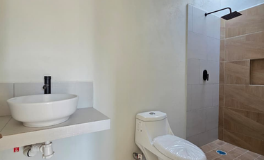 CASA EN VENTA, 2 PLANTAS, 3 RECÁMARAS, 3 BAÑOS COMPLETOS, COCHERA PARA 2 AUTOS
