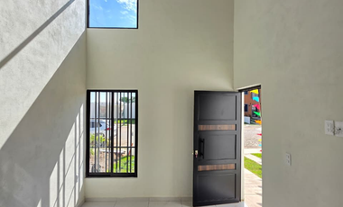 CASA EN VENTA, 2 PLANTAS, 3 RECÁMARAS, 3 BAÑOS COMPLETOS, COCHERA PARA 2 AUTOS