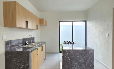 CASA EN VENTA, 2 PLANTAS, 3 RECÁMARAS, 3 BAÑOS COMPLETOS, COCHERA PARA 2 AUTOS