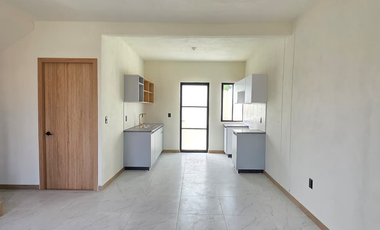 CASA EN VENTA,  2 PLANTAS, 3 RECÁMARAS, 2 BAÑOS, COCHERA PARA 2 AUTOS