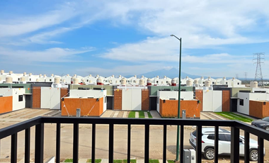 CASA EN VENTA,  2 PLANTAS, 3 RECÁMARAS, 2 BAÑOS, COCHERA PARA 2 AUTOS