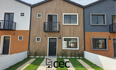 CASA EN VENTA,  2 PLANTAS, 3 RECÁMARAS, 2 BAÑOS, COCHERA PARA 2 AUTOS
