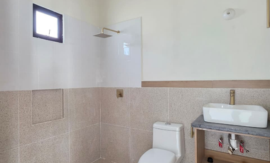 CASA EN VENTA,  2 PLANTAS, 3 RECÁMARAS, 2 BAÑOS, COCHERA PARA 2 AUTOS