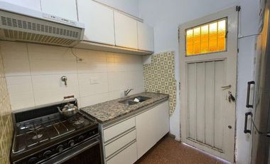 Venta Apto Crédito Hipotecario Casa con Patio y Dependencia - Paso del Rey
