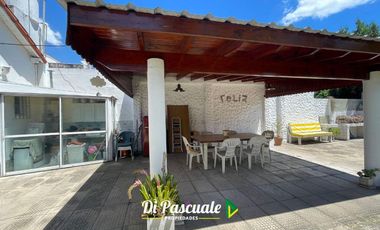 Venta Apto Crédito Hipotecario Casa con Patio y Dependencia - Paso del Rey
