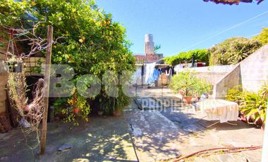 VENTA EN BLOCK Casa 3 ambientes más departamento en planta alta
