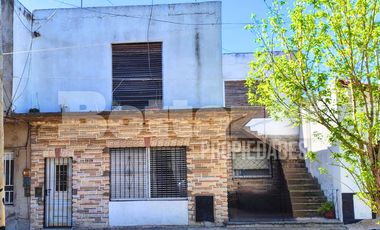 VENTA EN BLOCK Casa 3 ambientes más departamento en planta alta