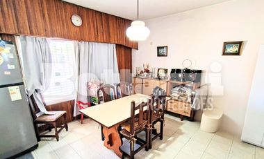 VENTA EN BLOCK Casa 3 ambientes más departamento en planta alta