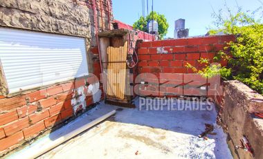 VENTA EN BLOCK Casa 3 ambientes más departamento en planta alta