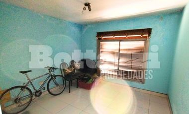 VENTA EN BLOCK Casa 3 ambientes más departamento en planta alta